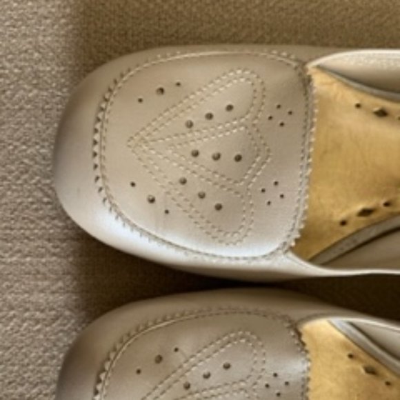 BCB Girls Vintage-look Leather Wedge - Picture 3 of 3